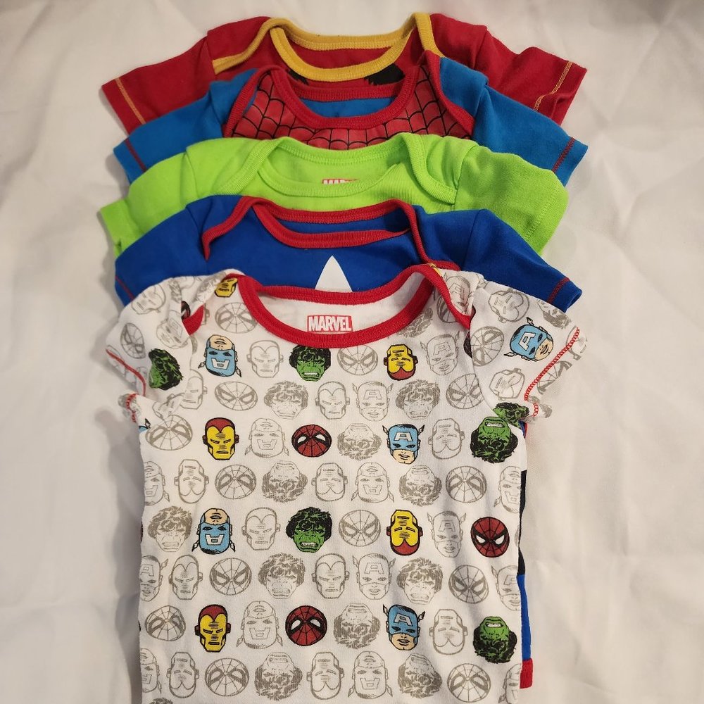Like New: Boys 5 pack Marvel bodysuit/onsies